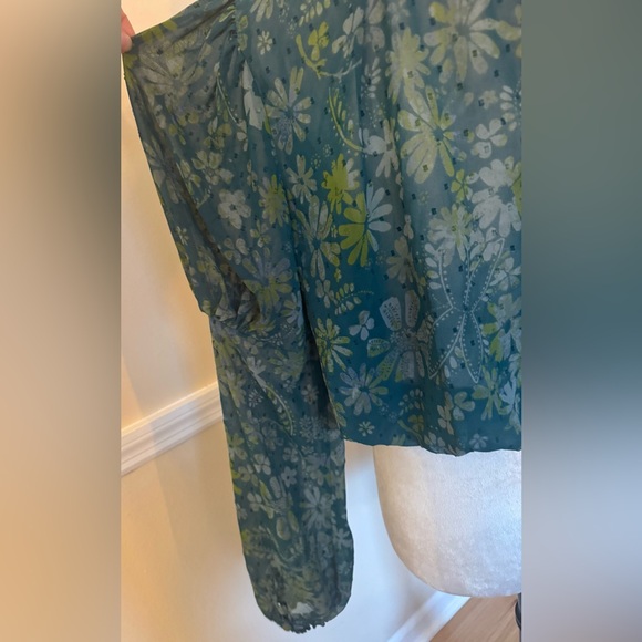 Free People Sheer Floral Blouse • Smocked Neck • Size S 🌿💚 - Picture 5 of 7